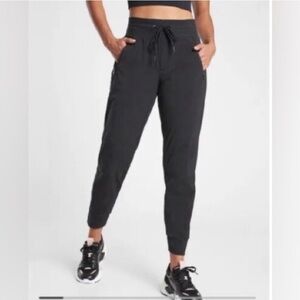 Athleta Trekkie North Crop Jogger Black Size 6